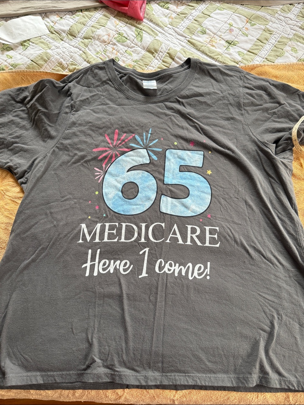 65 Medicare Here I Come! Graphic Tee - Charcoal with Blue & Pink Print